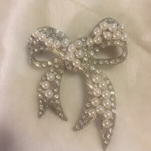 Silver Ribbon Brooch